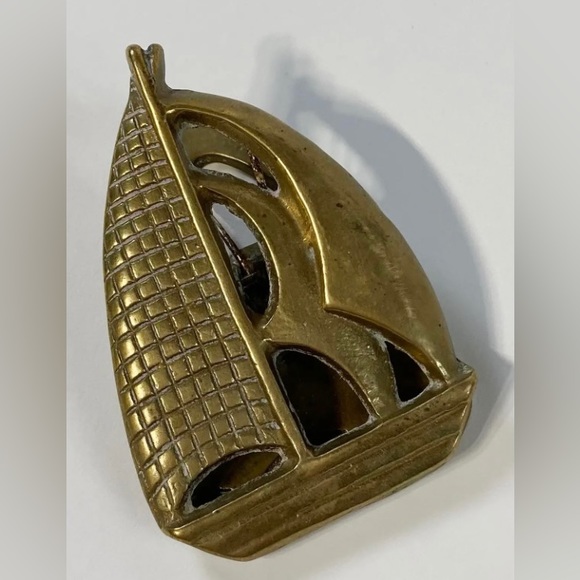 Brass Sailboat Letter or Receipt Clip, Late 20th Century - Picture 1 of 7